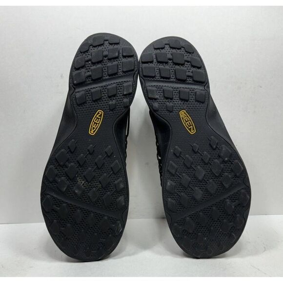 Athletic_Shoes